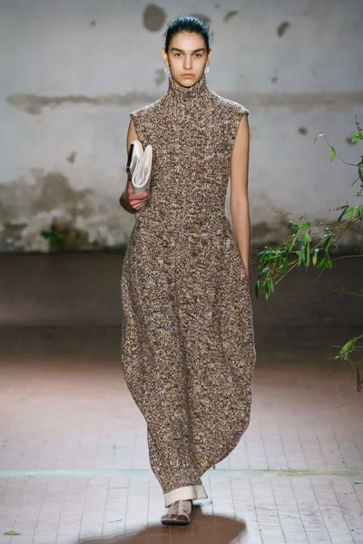 Look 18
